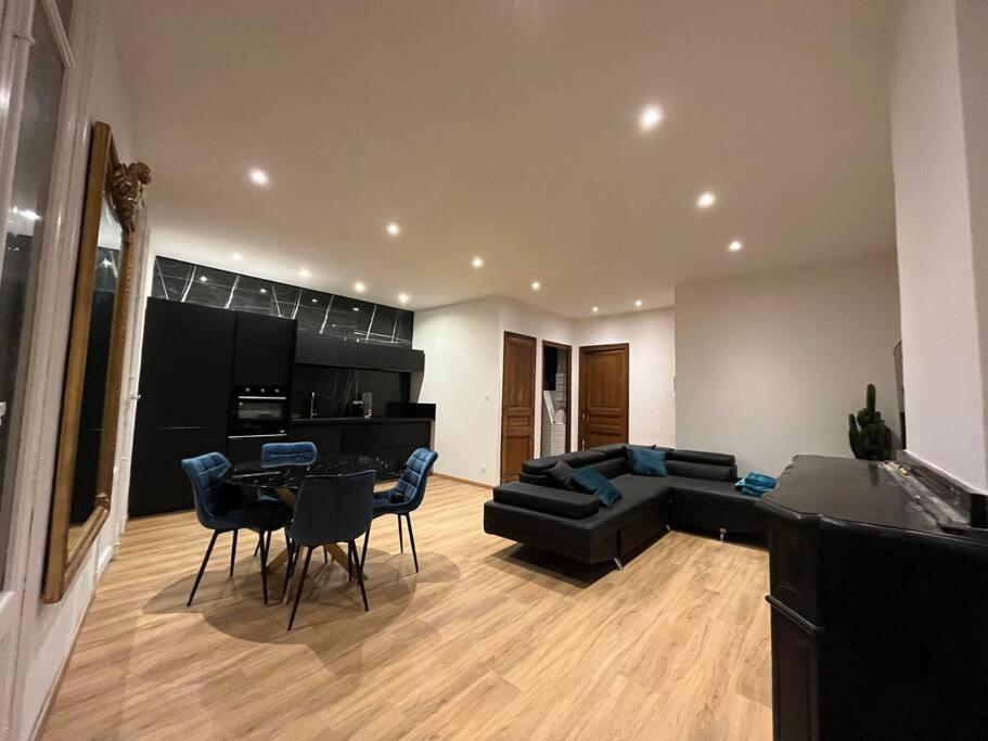 Appartement Haussmannien A 200M Des Halles. Narbonne Buitenkant foto